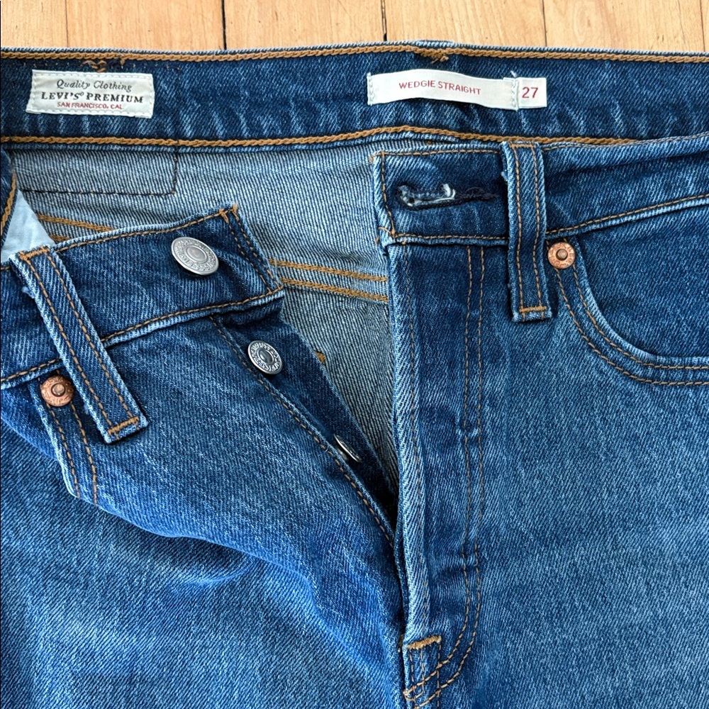 Levi’s women’s Wedgie Straight Jeans - Picture 2 of 4